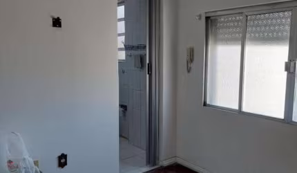 Apartamento com 1 quarto para alugar no Centro, Porto Alegre  por R$ 750