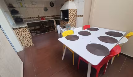 Casa com 3 Quartos, 2 Banheiros e 2 Vagas – Excelente Localização!