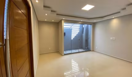 Casa com 3 Quartos, 2 Banheiros e 2 Vagas – Excelente Localização!