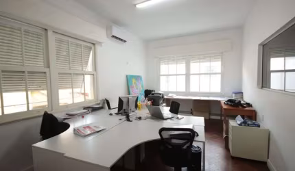 Ponto comercial/Loja/Box para aluguel possui 17 metros quadrados com 1 quarto