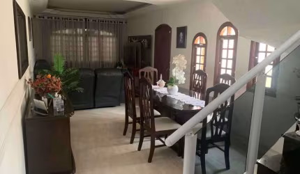 SOBRADO - 3 QUARTOS - 2 VAGAS - 240 m² por R$ 1.100.000 - CHACARA BELENZINHO