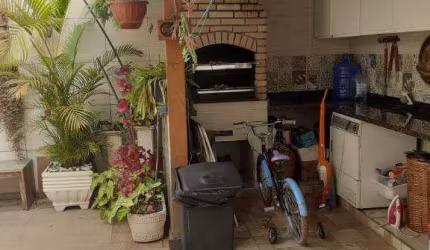 SOBRADO - COM CASAS - COM 270,00 M² - ÁGUA  RASA