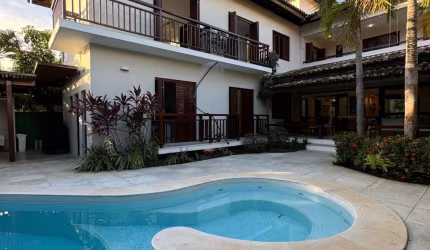 Casa em Praia 6 suítes