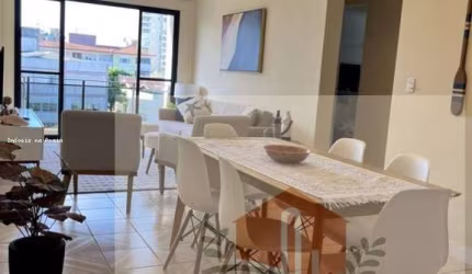 Apartamento reformado com 3 dormitórios 1 vaga lado praia na Enseada