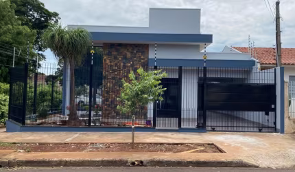 Linda casa , recém reformada no bairro mais tranquilo de Maringa !