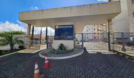 Apto. Térreo de 3/4 (sendo 1 suíte) no Candeias