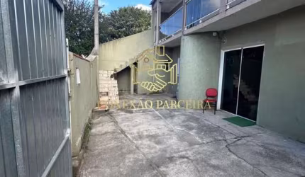 Sobrado com 3 Casas no terreno