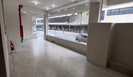 SALA COMERCIAL COM ÓTIMA LOCALIZAÇÃO!!!