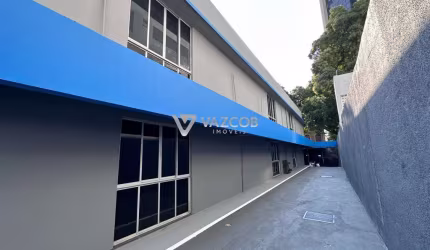 Prédio comercial inteiro na Batista Campos com elevador e estacionamento