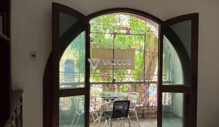 Casa na Avenida Nazaré com 05 quartos