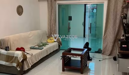 Casa semimobiliada no Val-de-Cães com 03 quartos