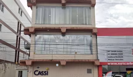 Prédio comercial com elevador