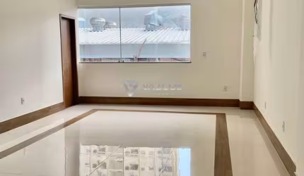 Duas salas comerciais em Nazaré