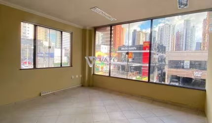 Prédio comercial na Rua Antônio Barreto