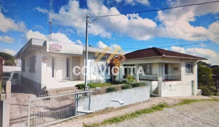CASA SEMI MOBILIADA PARA VENDA NO BAIRRO PETRÓPOLIS.
