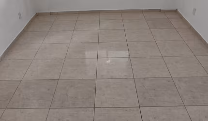 ALUGUEL DE APARTAMENTO DE 60m2 COM 1 DORM , 1 BANHEIRO, ÁREA DE SERVIÇO, SEM VAGA PARA CARRO NO BAIRRO DO BOQUEIRÃO EM SANTOS-SP