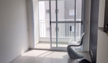 Região com toda estrutura; bancos, mercados e escolas , do lado do metrô