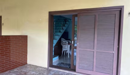 Sobrado 2 Dormitórios à venda no Bairro CAPÃO NOVO - 1 vaga de garagem