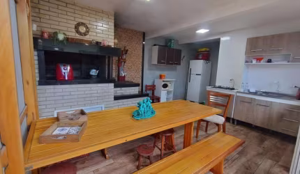 Casa 2 Dormitórios à venda no Bairro CAPÃO NOVO com 70 m² de área privativa - 2 vagas de garagem