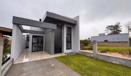 Casa 3 Dormitórios à venda no Bairro VILLAGE - 2 vagas de garagem