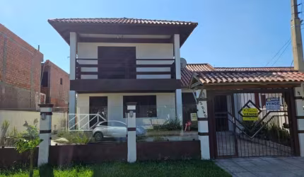 Casa 3 Dormitórios à venda no Bairro CAPÃO NOVO com 238 m² de área privativa - 2 vagas de garagem