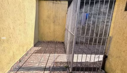 Casa / Sobrado para Locação em São Paulo, Jardim São Luís, 2 dormitórios, 1 banheiro