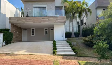 Casa para venda possui 440 metros quadrados com 4 quartos em Alphaville - Santana de Parnaíba - SP