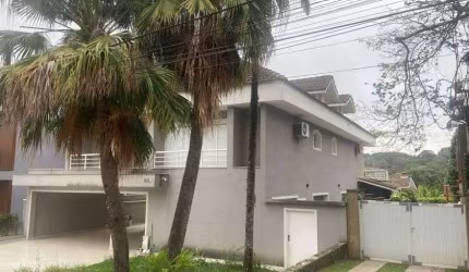 Imóvel para aluguel e venda com 560 metros quadrados com 5 quartos
