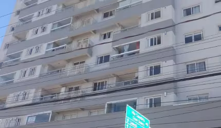 Apto 2 dormitorios sendo 1 suíte no centro de Itajaí