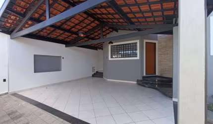 Casa á venda com cozinha moderna, 3 quartos sendo 1 Suíte em Taubaté - SP.