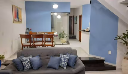 Casa de Luxo com Área de Lazer,3 dormitórios e Jardim Lateral - Taubaté SP