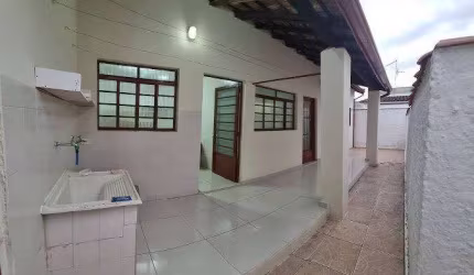 Casa com Edícula para Alugar ou vender em Tremembé– 3 Dorms ,2 Vagas e Sala