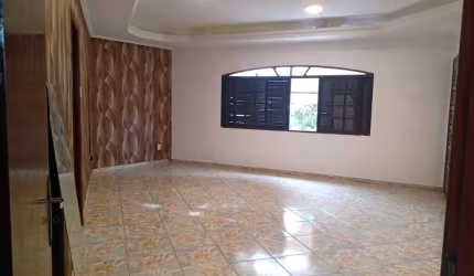 Casa Ampla com Suíte e 120m² para locação em Taubaté-SP