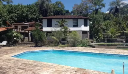 Casa com Piscina à Venda em Guapimirim
