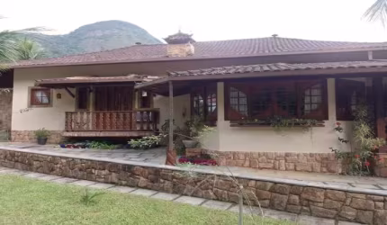 Casa no Condomínio Alpha II à Venda