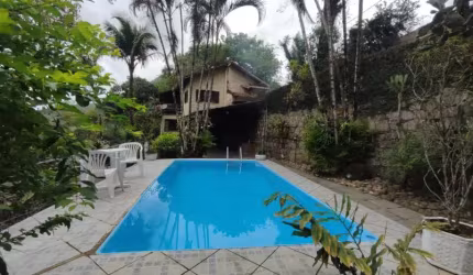 Casa na Subida da Serra em Guapimirim à Venda