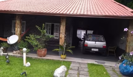 Casa com 2 Suítes à Venda próximo ao Centro de Guapimirim