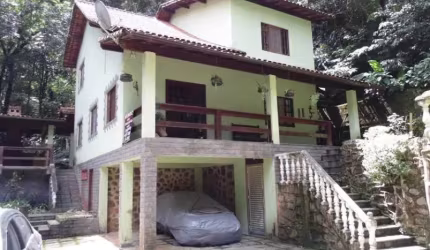 Casa de Condomínio em Guapimirim à Venda