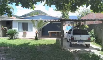 Casa com Piscina à Venda em Jardim Guapimirim