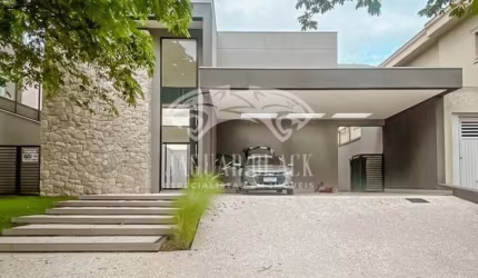 Casa á venda em Condomínio fechado - Santana de Parnaíba/SP