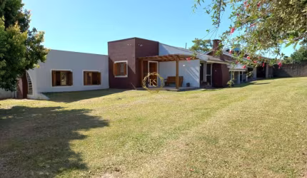 CASA 02 DORMITÓRIOS/QUARTOS, BAIRRO CALIFÓRNIA