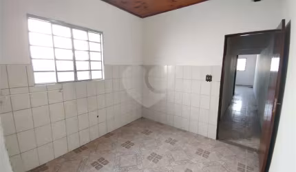 Casa com 2 quartos à venda em Anhangabaú - SP