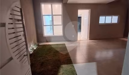 Casa térrea com 3 quartos à venda em Jardim Bom Sucesso - SP