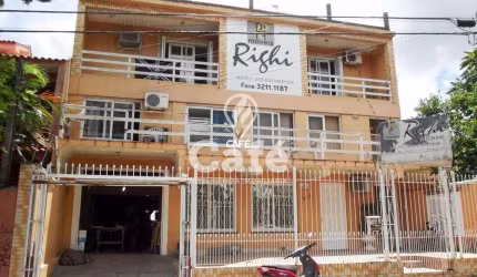 Térreo, sala comercial com escritório, depósito, mezanino e banheiro.