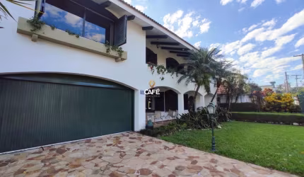 ENORME, casa no Bairro mais nobre da cidade!