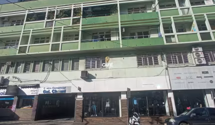 Sala Comercial no Centro de Santa Maria De 48 m² com Banheiro e Área de Serviço.