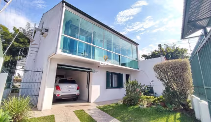 Casa de 03 dormitórios , localizado no centro de Santa Maria