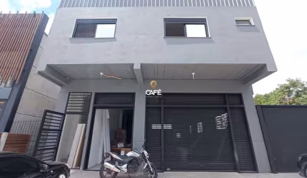 Sala Comercial Ampla De 166 m², mais 2 Banheiros e Estacionamento, no Bairro Lou