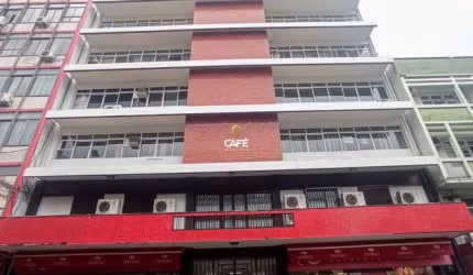 Sala Comercial De 59 m², Possui Escritório e Banheiro. No Centro De Santa Maria.