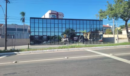 Pavilhão NOVO com fachada em vidro para locação na Avenida Walter Jobim